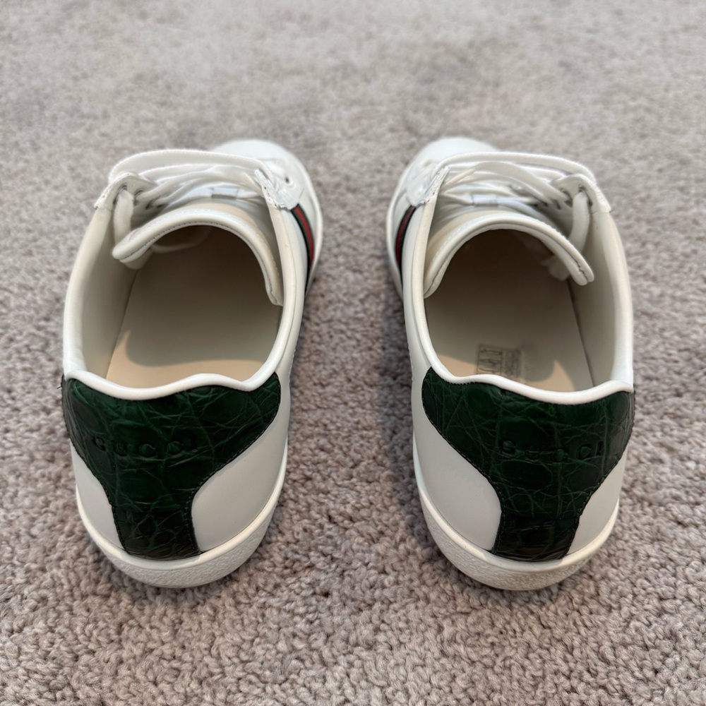 Gucci White Sneakers with Red and Green Accents - Picture 10 of 11